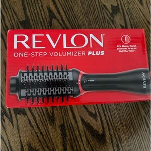 NEW Revlon Blow Dry Brush